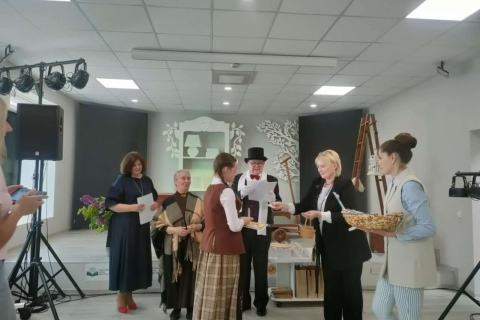 c7924f1d-33a8-43ee-8f8a-0e2ec7b72e23