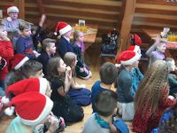 Pradinukų susitikimas su Kalėdų seneliu