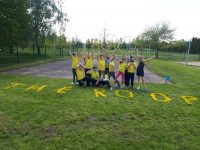 Dailės ir technologų pamokos gimnazijos kiemelyje