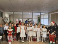 Pradinių klasių mokinių kalėdinės šventės akimirkos …