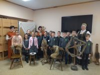 Trečiokų išvyka į Gruzdžių miestelio A. Griciaus biblioteką